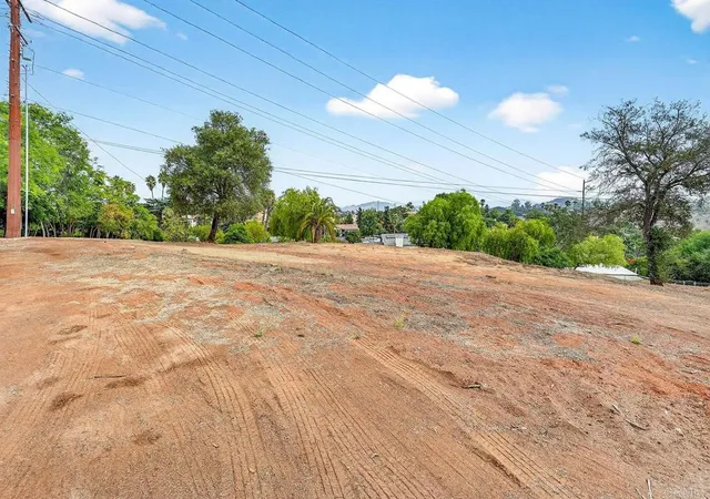 3rd image of 2147 Sunset Dr, Escondido, CA 92025 | MLS# NDP2600086