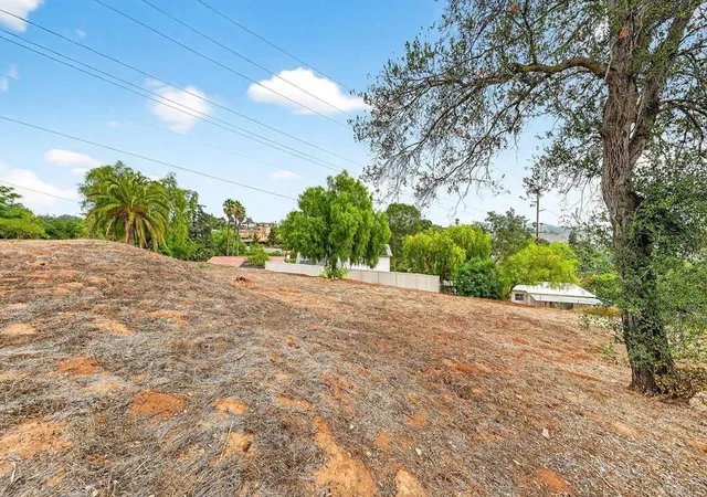 5th image of 2147 Sunset Dr, Escondido, CA 92025 | MLS# NDP2600086