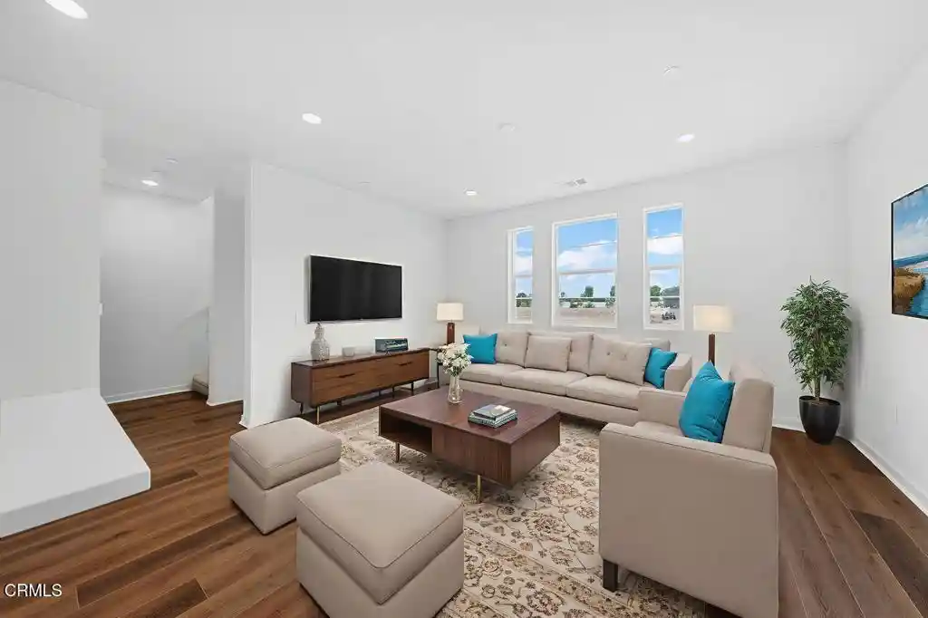 Listing Photo 1 - Condo for sale in 543 Via Vallarta located at 543 Via Vallarta, Camarillo, CA 93012 - Unit 543 Via Vallarta