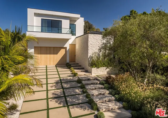 Photo 3 of Mansion for sale at 324 S Medio Dr, Los Angeles, CA 90049 | MLS# 26632241 | Listing updated on 2026-06-29
