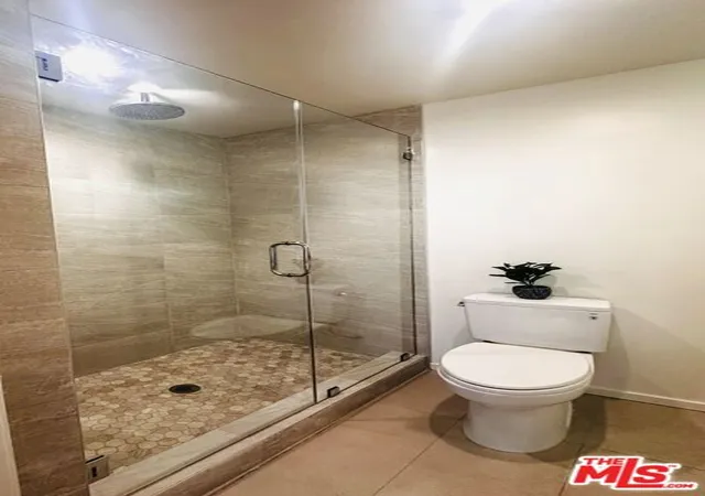 2nd image of 406 N Oakhurst Dr, Beverly Hills, CA 90210