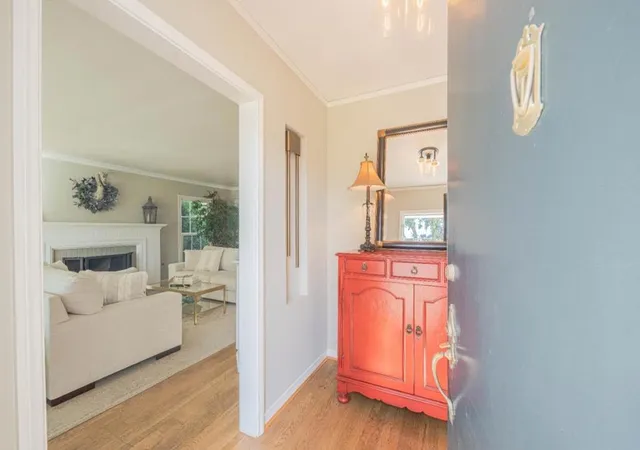 4th image of 247 Oak St, Salinas, CA 93901 | MLS# ML82030255