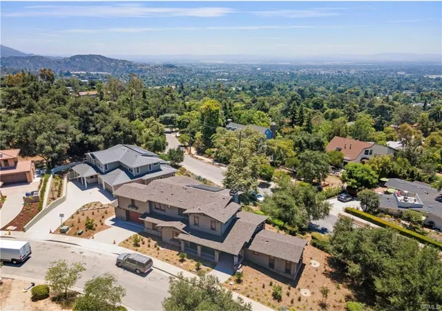 Photo 3 of Single family home for sale at 600 Baldwin Ct, Sierra Madre, CA 91024 | MLS# AR26001885 | Listing updated on 2026-10-04