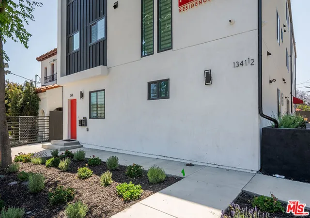 3rd image of 1341 N Mariposa Ave, Los Angeles, CA 90027 | MLS# 26632523