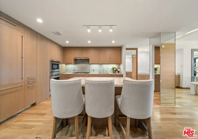 Homes for sale in Santa Monica, CA | 1755 Ocean Ave #811, Santa Monica, CA 90401 | MLS# 26633597