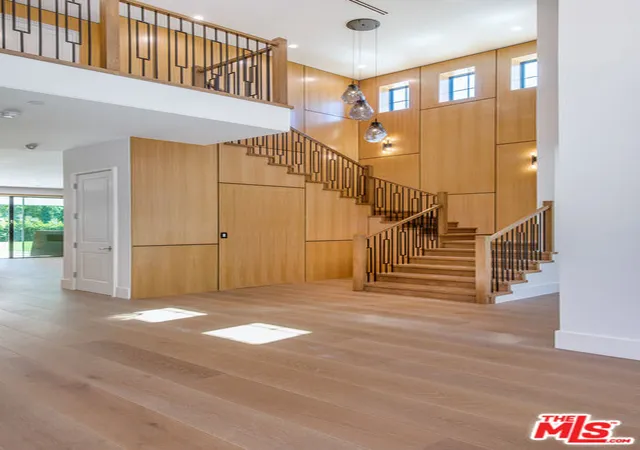 3rd image of 16866 Mooncrest Dr, Encino, CA 91436 | MLS# 25631537