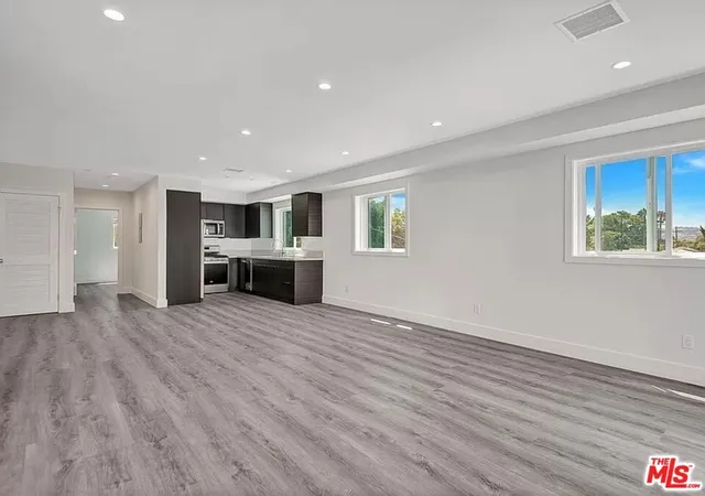 3rd image of 5750 Kester Ave, Van Nuys, CA 91411 | MLS# 26633129