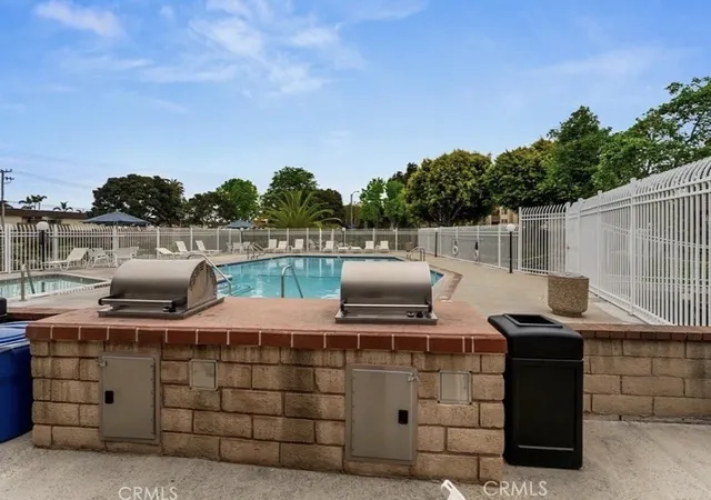 image of 4791 Lago Dr, Huntington Beach, CA 92649