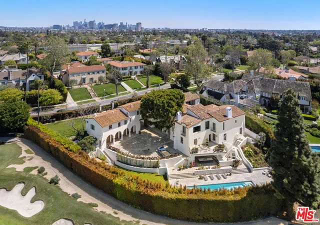 3rd image of 211 S Muirfield Rd, Los Angeles, CA 90004 | MLS# 26633757