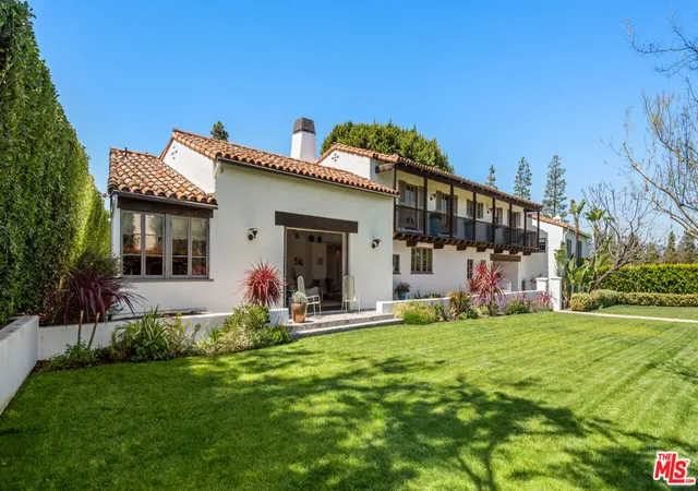 4th image of 211 S Muirfield Rd, Los Angeles, CA 90004 | MLS# 26633757