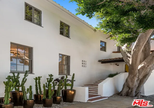 5th image of 211 S Muirfield Rd, Los Angeles, CA 90004 | MLS# 26633757