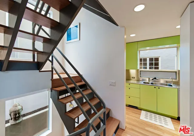 Photo 3 of Single family home for sale at 110 Topsail Mall, Marina Del Rey, CA 90292 | MLS# 26634125 | Listing updated on 2026-10-05