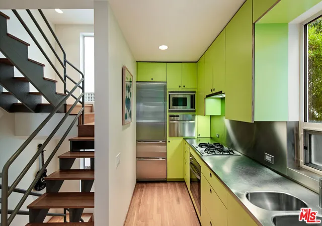 Photo 4 of Single family home for sale at 110 Topsail Mall, Marina Del Rey, CA 90292 | MLS# 26634125 | Listing updated on 2026-10-05