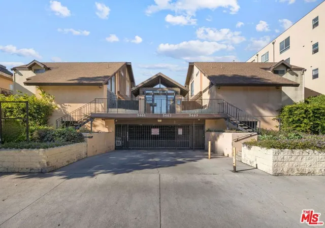 1st image of 5461 Newcastle Ave #6, Encino, CA 91316 | MLS# 26634497