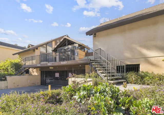 2nd image of 5461 Newcastle Ave #6, Encino, CA 91316 | MLS# 26634497