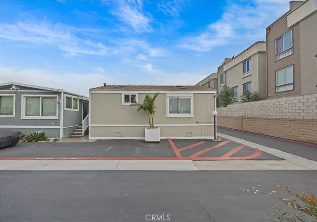 4th image of 1660 Whittier Ave #3, Costa Mesa, CA 92627 | MLS# PW25279963
