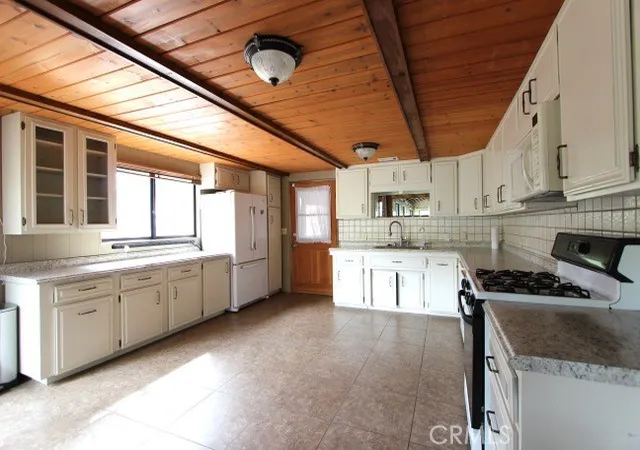 Photo 3 of Single family home for sale at 615 Ash, Green Valley Lake, CA 92341 | MLS# IV26004237 | Listing updated on 2026-10-07