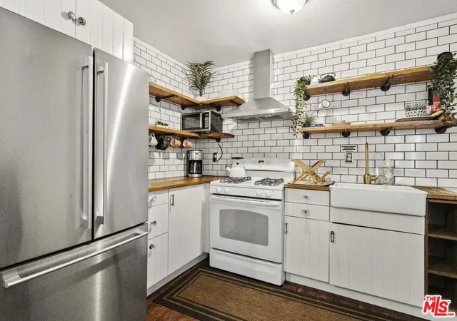 3rd image of 1414 W 54Th St, Los Angeles, CA 90062 | MLS# 26634921