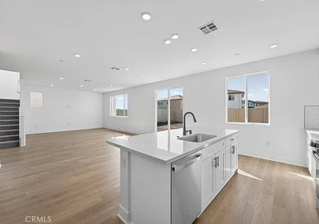 4th image of 33418 Rusty Ct, Winchester, CA 92596 | MLS# IG26004588
