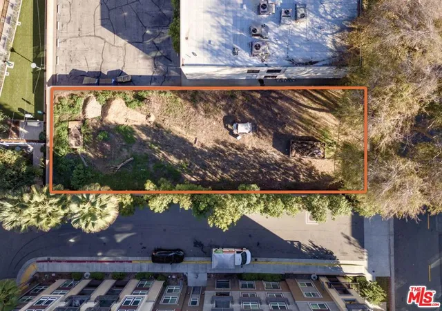 10th image of 22045 Clarendon St, Woodland Hills, CA 91367 | MLS# 26634677