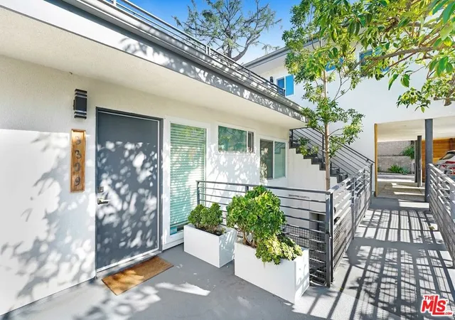 3rd image of 3305 Primera Ave, Los Angeles, CA 90068 | MLS# 26635311