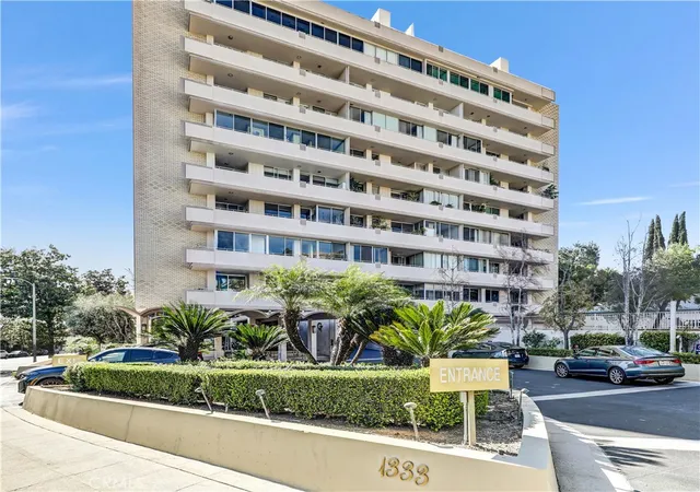 Photo 2 of Condo for sale at 1333 S Beverly Glen Blvd #402, Los Angeles, CA 90024 | MLS# SR26005354 | Listing updated on 2026-09-30