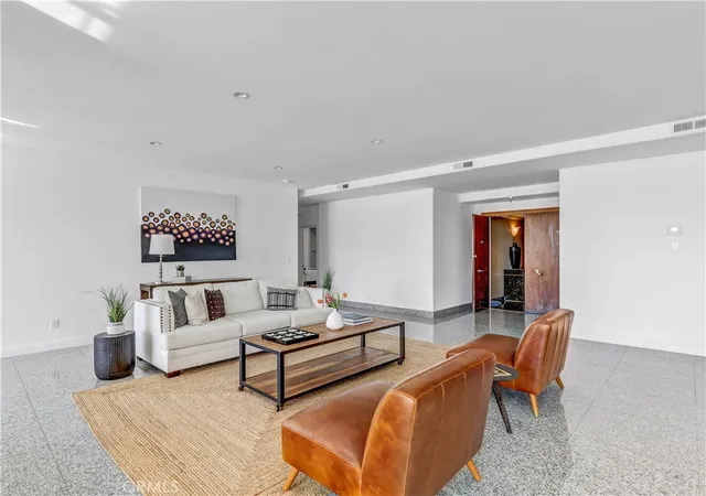 Listing Photo 5 - Condo for sale in Beverly Glen Condominiums located at 1333 S Beverly Gln Blvd, Los Angeles, CA 90024 - Unit #402