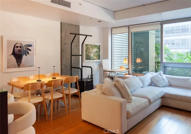 3rd image of 1155 S Grand, Los Angeles, CA 90015