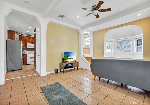 3rd image of 2641 S Catalina St, Los Angeles, CA 90007 | MLS# SR26006121