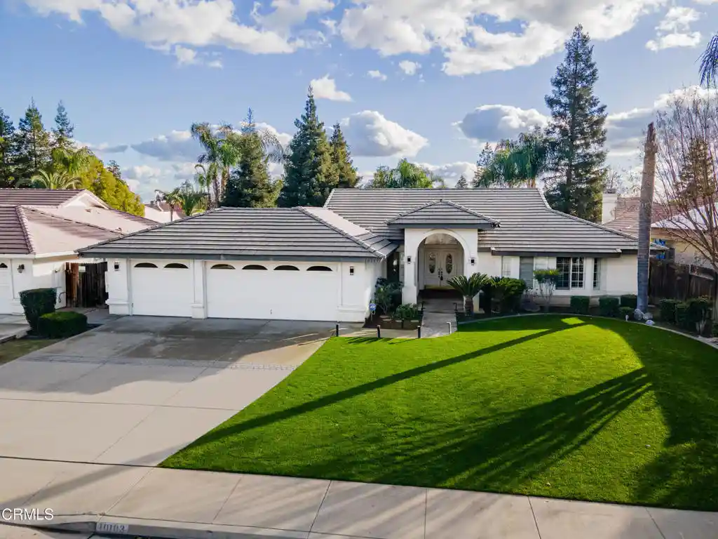 Single family home for sale at 10103 Wentworth Ct, Bakersfield, CA 93311 | MLS# V1-34023