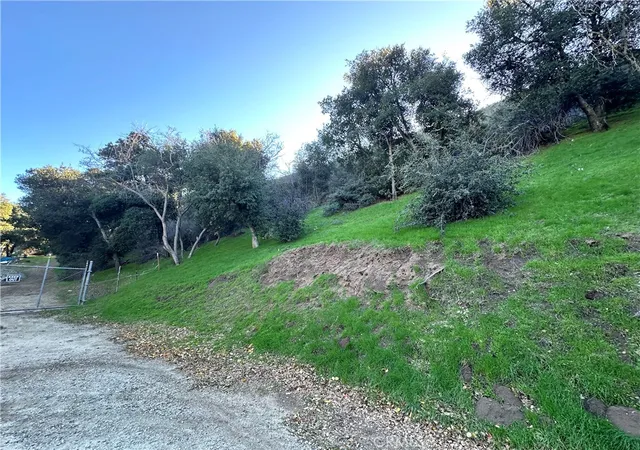 1st image of 0 Cliffedge Dr, Green Valley, CA 91350 | MLS# SR26005326