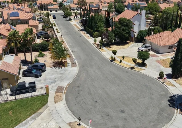 4th image of 20404 Half Moon Ct, Apple Valley, CA 92308 | MLS# HD26004752