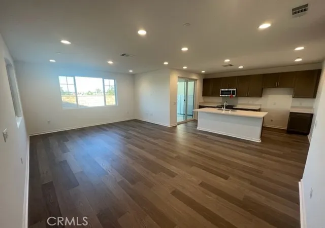 Listing Photo 3 - Condo for sale in building located at 29205 Santa Fe Springs Ct, Winchester, CA 92596