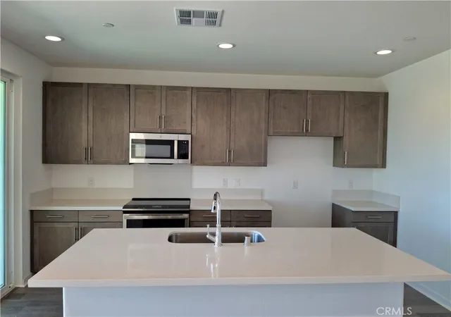 Listing Photo 4 - Condo for sale in building located at 29205 Santa Fe Springs Ct, Winchester, CA 92596