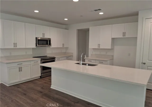Listing Photo 3 - Condo for sale in building located at 31351 Siskiyou Ct, Winchester, CA 92596