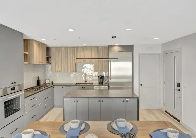 2nd image of 807 Seacoast Dr, Imperial Beach, CA 91932 | MLS# 2600813SD