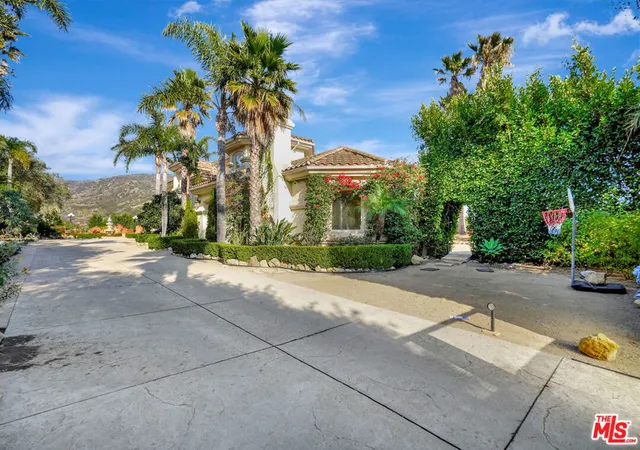 Photo 3 of Single family home for sale at 27425 Calicut Rd, Malibu, CA 90265 | MLS# 26634061 | Listing updated on 2026-09-24