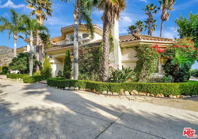 Photo 4 of Single family home for sale at 27425 Calicut Rd, Malibu, CA 90265 | MLS# 26634061 | Listing updated on 2026-09-24