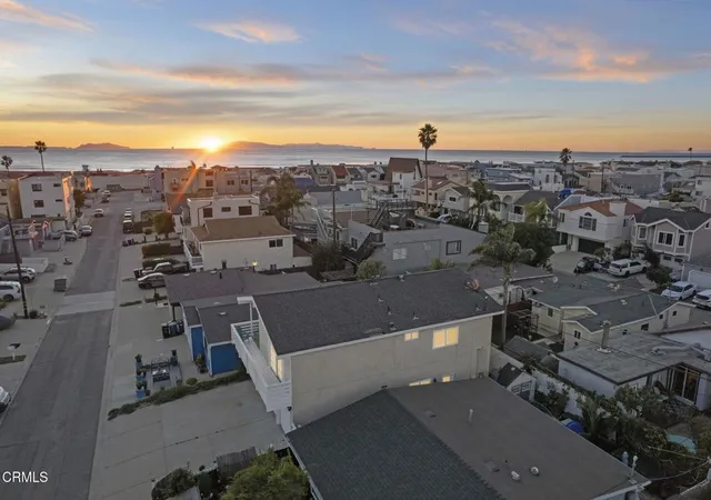 3rd image of 137 Santa Monica Ave, Oxnard, CA 93035 | MLS# V1-34052