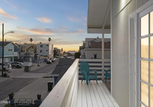 4th image of 137 Santa Monica Ave, Oxnard, CA 93035 | MLS# V1-34052