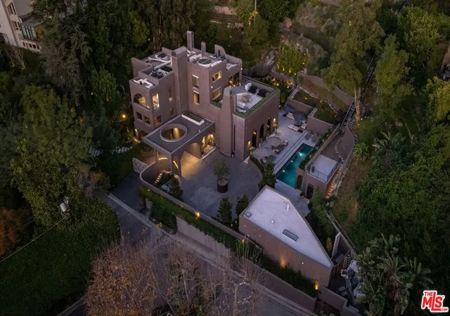 2nd image of 11968 Brentridge Dr, Los Angeles, CA 90049 | MLS# 26632743