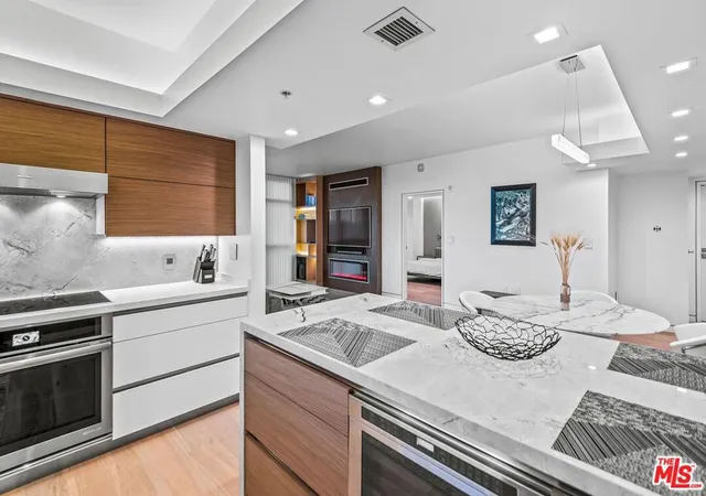 3rd image of 13700 Marina Pointe Dr #617, Marina Del Rey, CA 90292 | MLS# 26634283