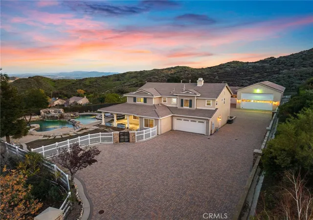 Photo 1 of Sale Pending at 30012 Valley Glen St, Castaic, CA 91384 | MLS# SR26004710 | Listing updated on 2026-05-08