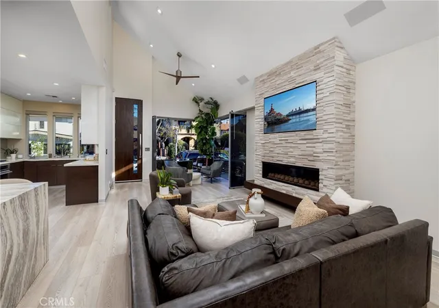 4th image of 29 W Neapolitan, Long Beach, CA 90803 | MLS# OC26005747