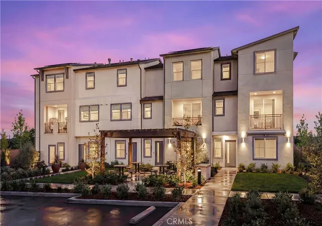 Homes for sale in Hawthorne, CA | 12720 Azure Wy #27, Hawthorne, CA 90250 | MLS# OC25279718