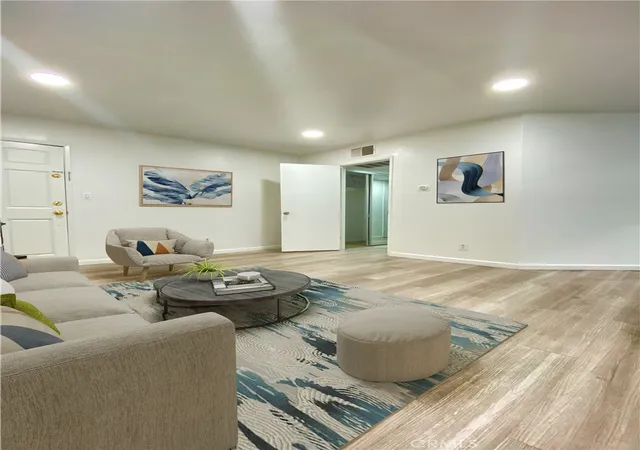 3rd image of 18645 Hatteras St #278, Tarzana, CA 91356 | MLS# SR26008446