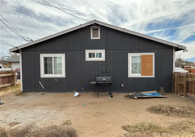 Listing Photo 5 - Condo for sale in building located at 12025 Chamberlaine Wy, Adelanto, CA 92301