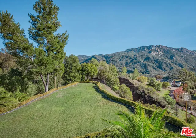 Homes for sale in Calabasas, CA | 25665 Mulholland Hwy, Calabasas, CA 91302 | MLS# 26638007