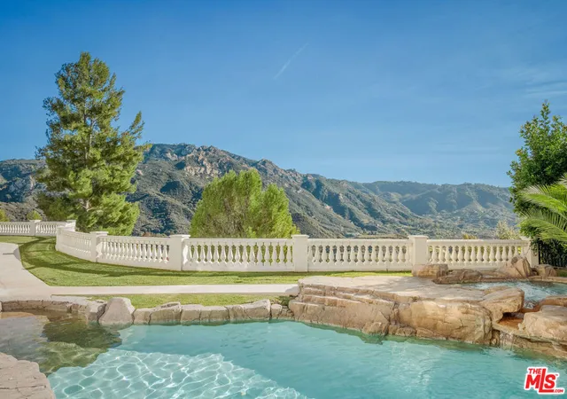 Homes for sale in Calabasas, CA | 25665 Mulholland Hwy, Calabasas, CA 91302 | MLS# 26638007
