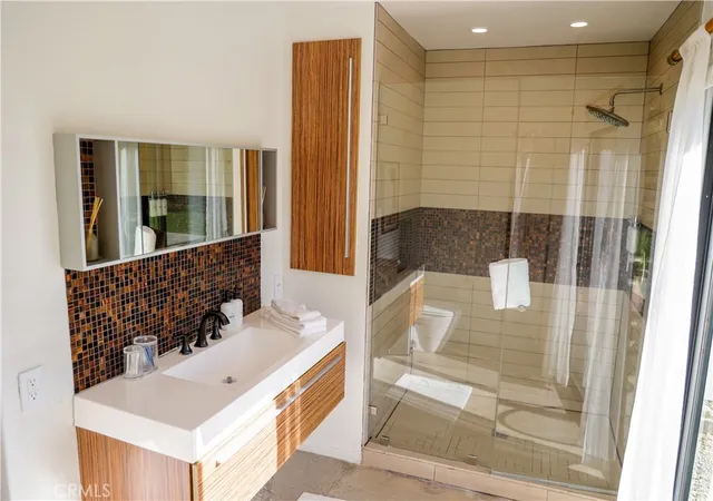 Photo 4 of Single family home for sale at 1133 E Via Escuela, Palm Springs, CA 92262 | MLS# IG26009640 | Listing updated on 2026-06-24